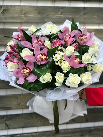 Букет цветов из: Розы и Хризантемы в Подосинки