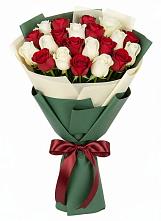 Букет Микс из красных и белых роз в Подосинки