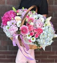Композиция солнечный день в Подосинки Цветочная композиция из Розы, Хризантемы, Пионы и Лизиантусы в корзине в Подосинки
