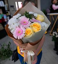 Букет цветов из:  Герберы, Розы и Хризантемы в Подосинки