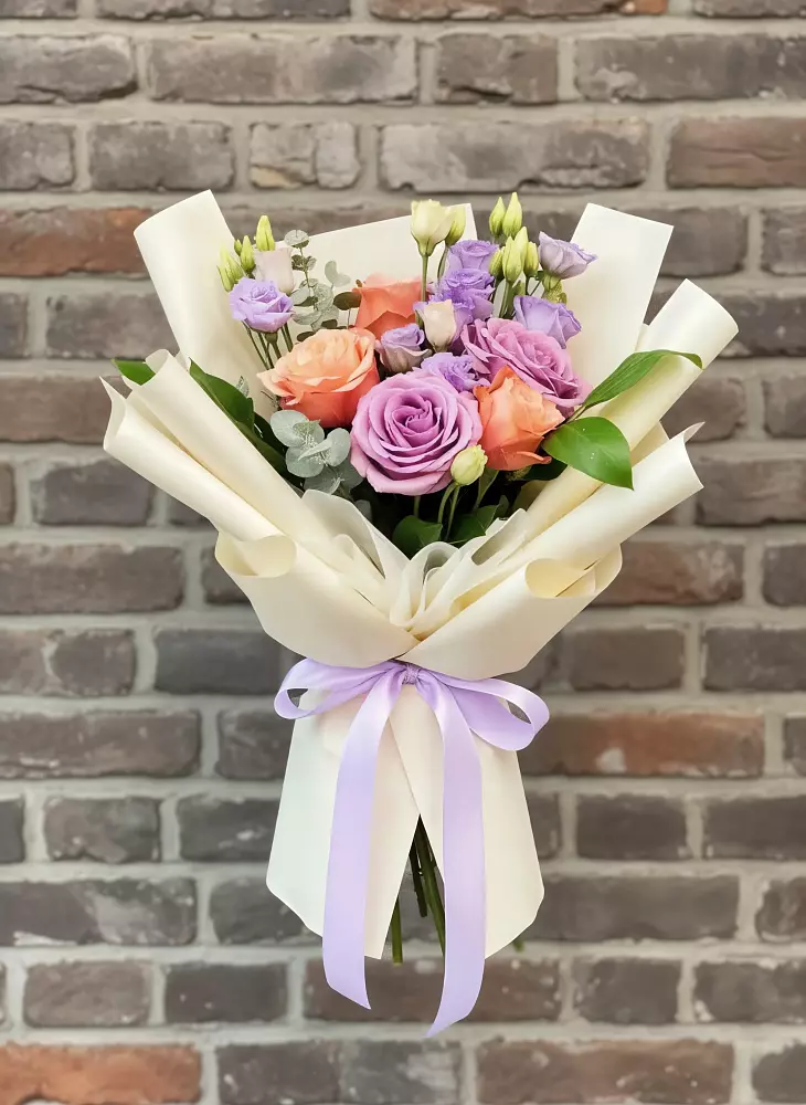 Букет цветов из: Лизиантусы и Розы в Подосинки