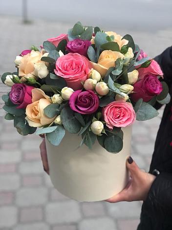 Цветочная композиция из Розы в шляпной коробке в Подосинки