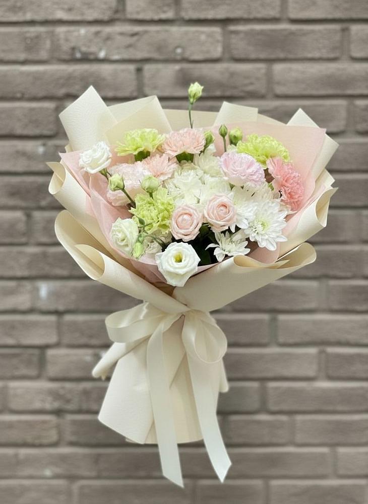 Букет цветов из: Гвоздики, Розы, Лизиантусы и Хризантемы в Подосинки