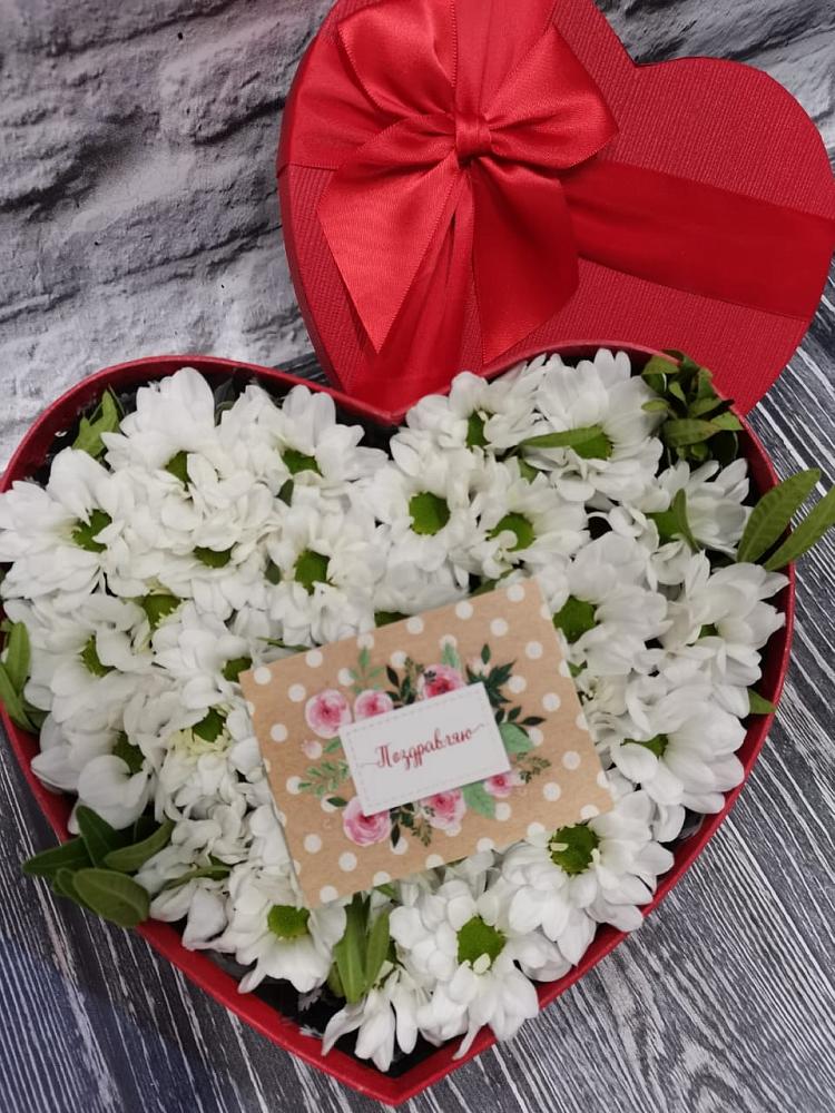 Цветочная композиция из Хризантемы в виде сердца в Подосинки